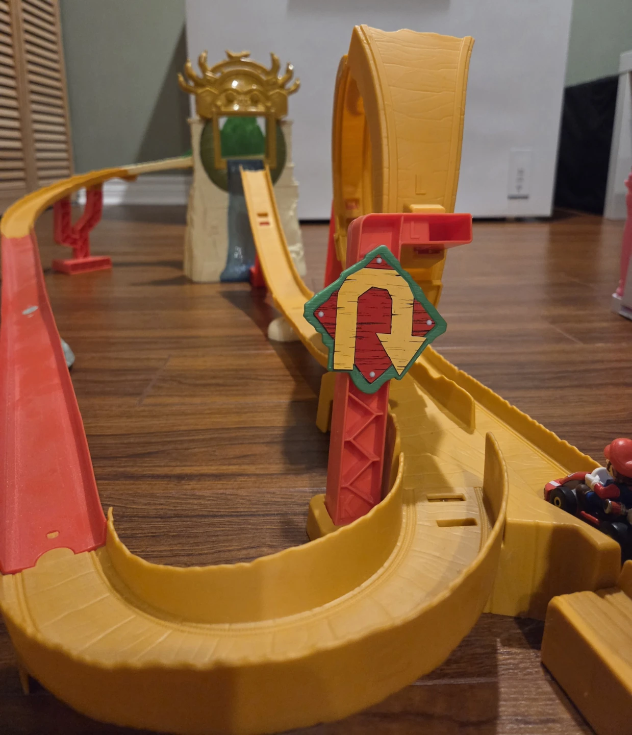 Hot Wheels Mario Kart Bowser's Castle Chaos - photo 3