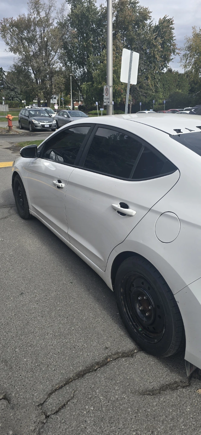 2018 Hyundai Elantra - photo 3