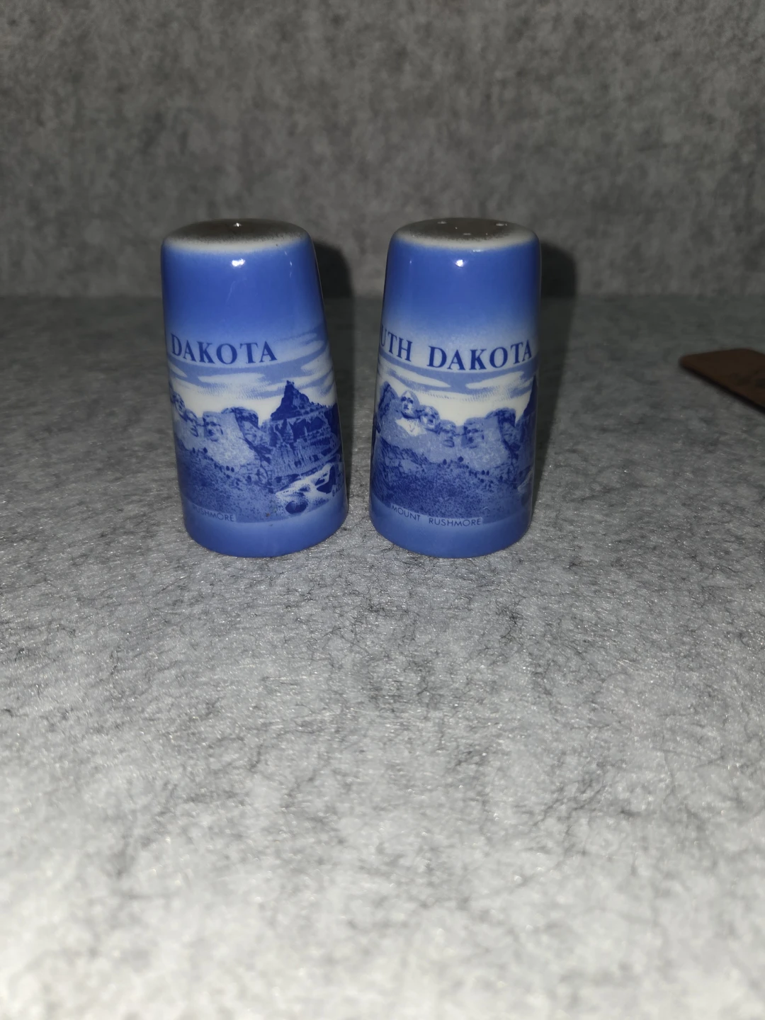 South Dakota Mount Rushmore Salt and Pepper Shakers - photo 2