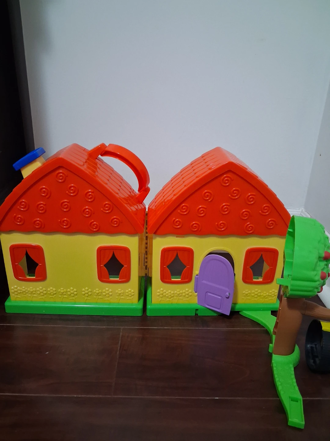 Doll House and Magnetic Letters - photo 4