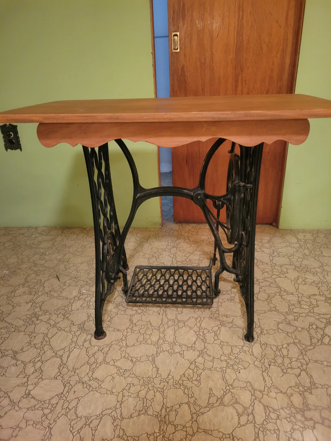 Vintage Cast Iron Sewing Machine Table Base - photo 2