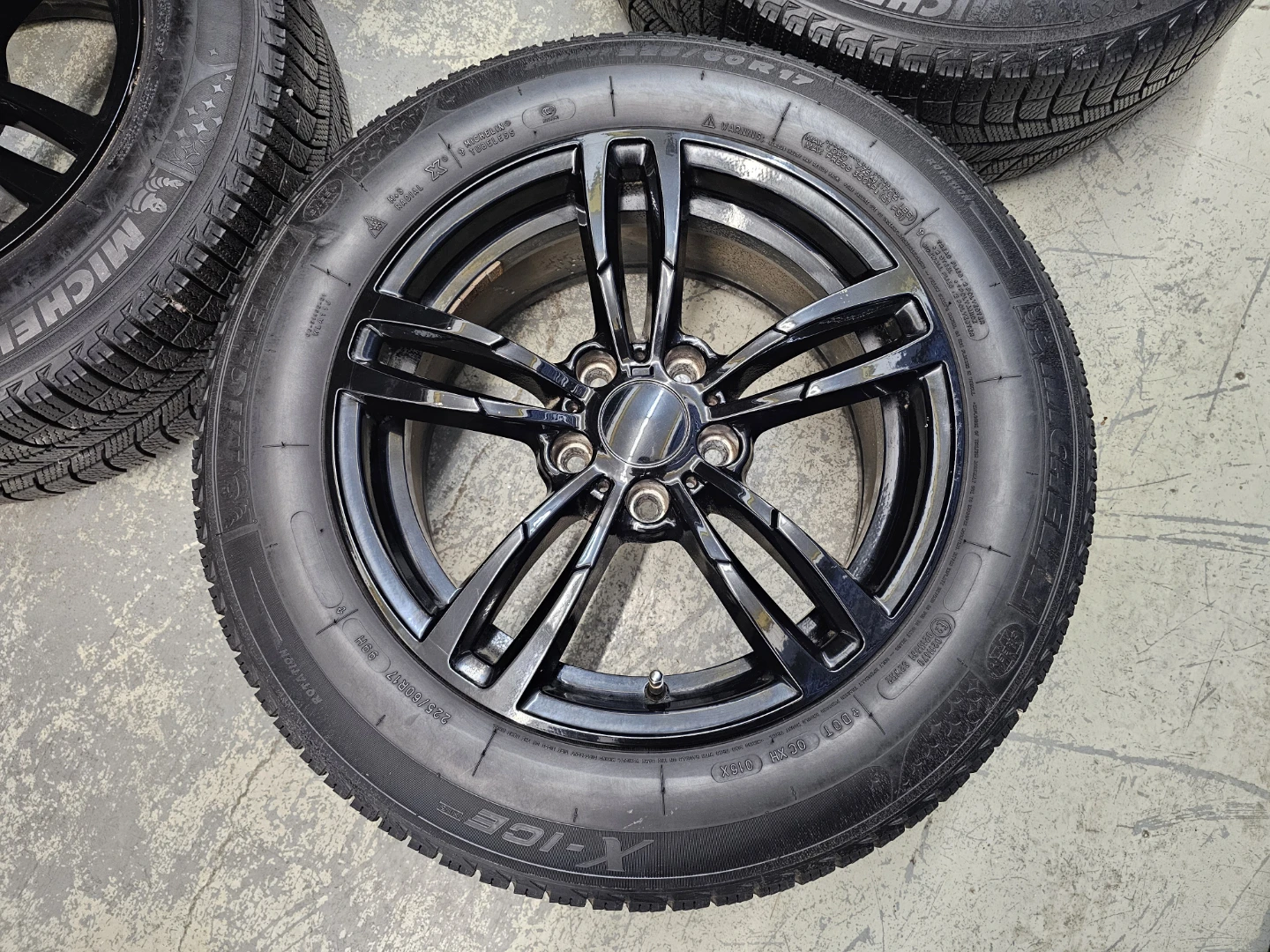 225/60 R17 WINTER TIRES ON ALLOY RIMS 5×120 BOLT PATTERN - photo 3