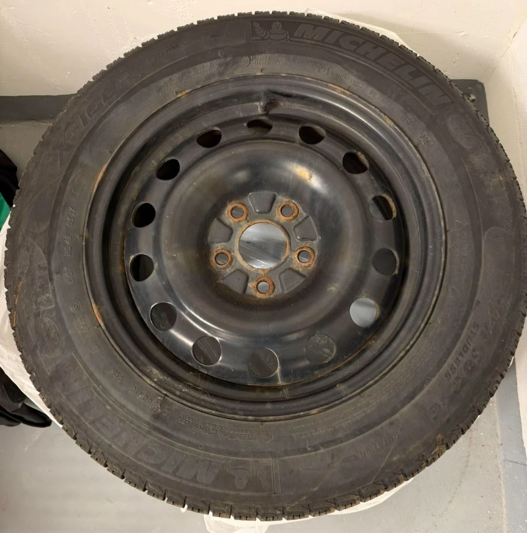 215/60/16, 5 x 114.3 Michelin X-Ice winter tires & rims. - photo 5