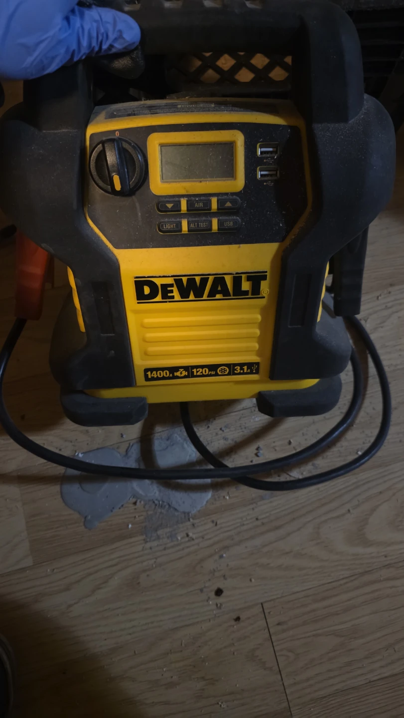 DEWALT 1400A Jump Starter and Compressor