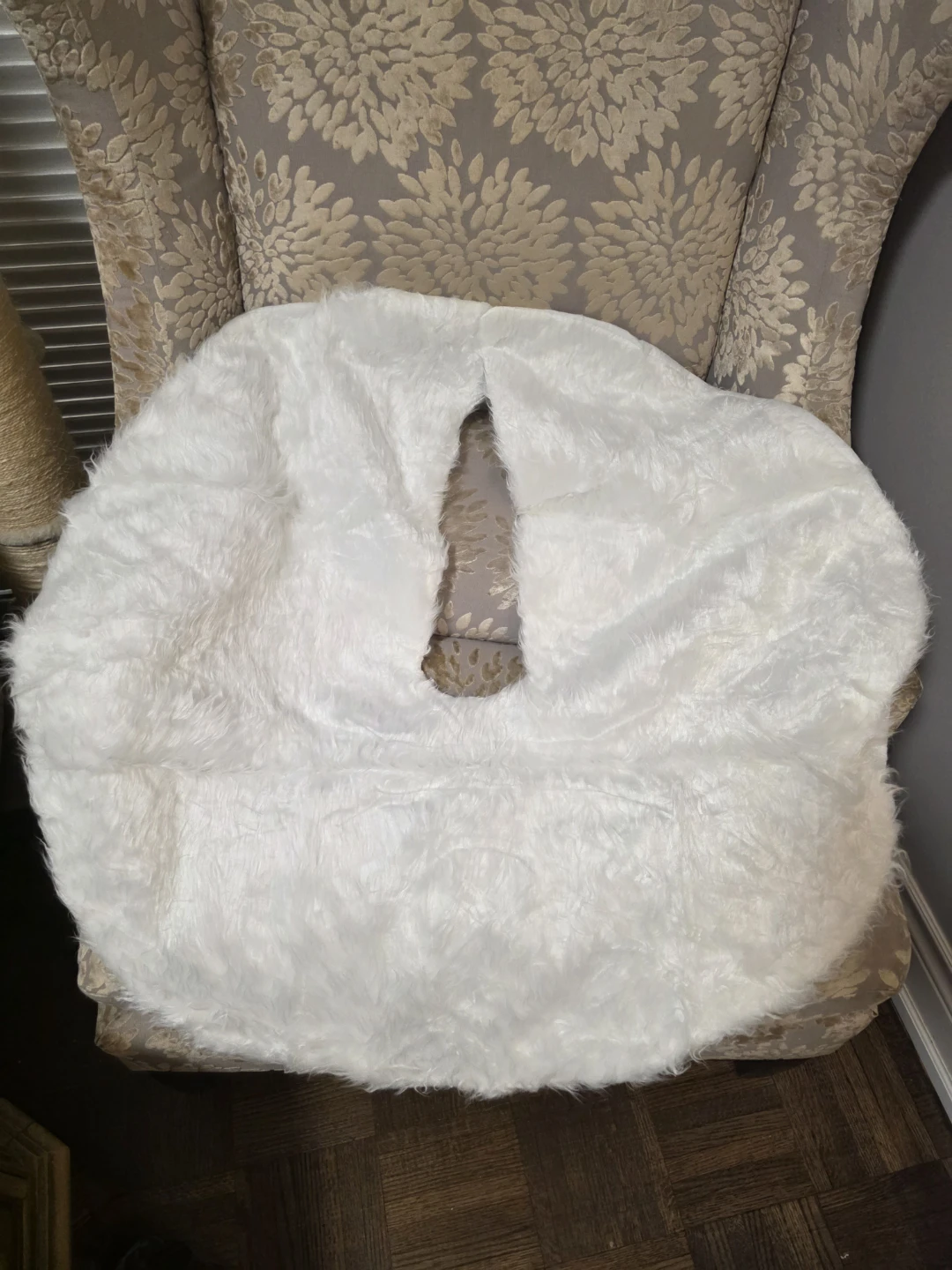White Faux Fur Christmas Tree Skirt - BRAND NEW
