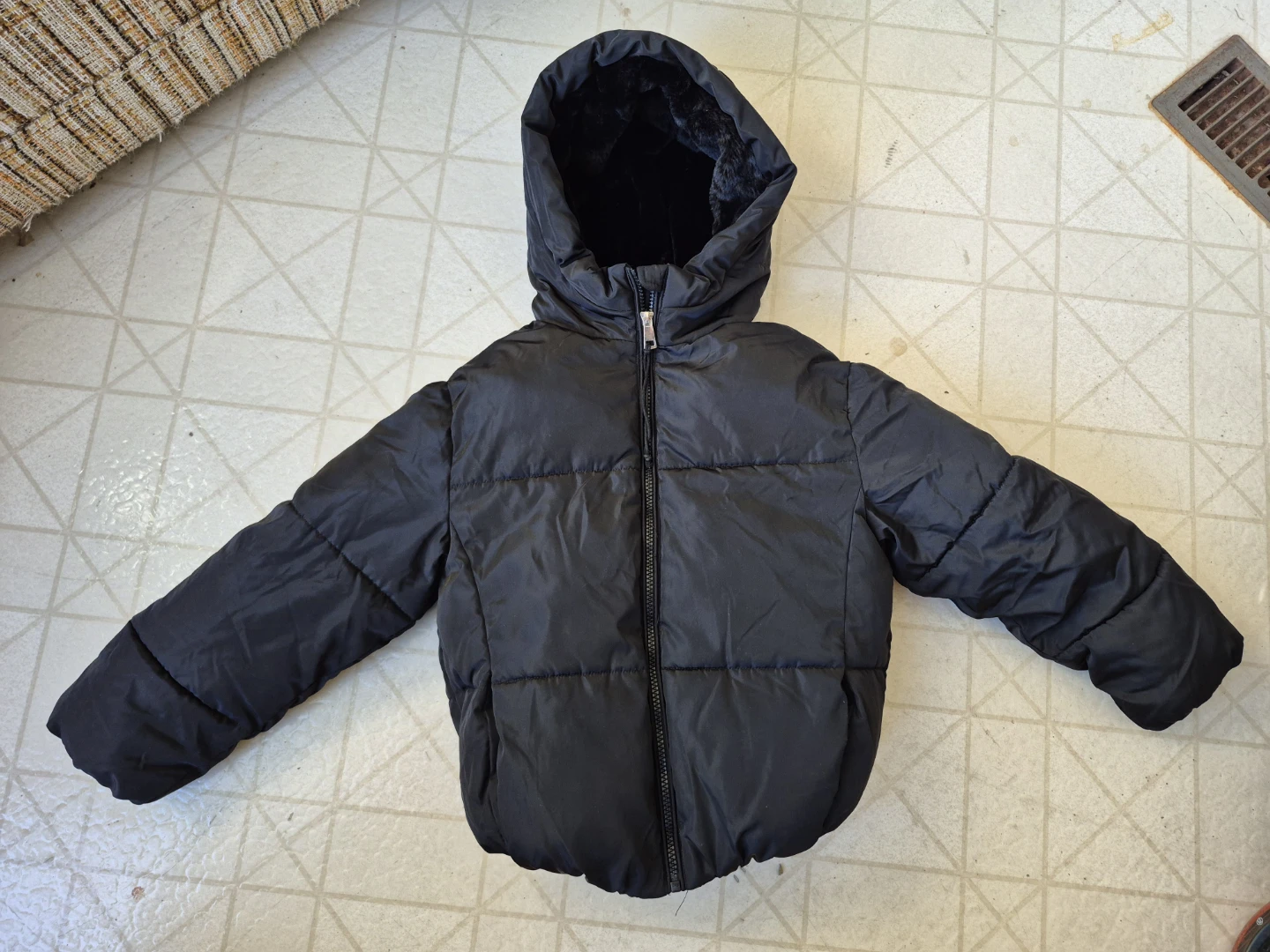 Kids Puffer Jacket Size S (7/8) - photo 4