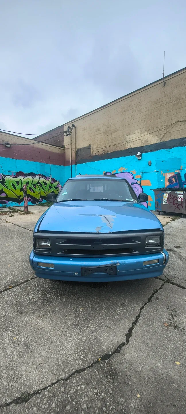 Chevrolet S10 Pickup Truck - photo 2