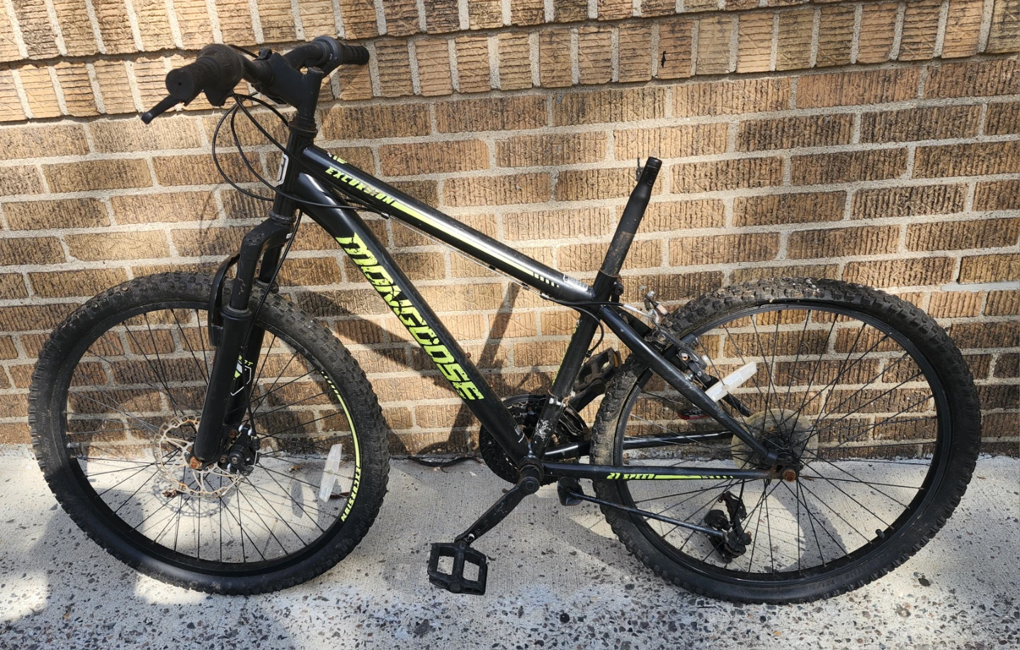 Mongoose Excursion Mountain Bike for parts or repair - photo 2