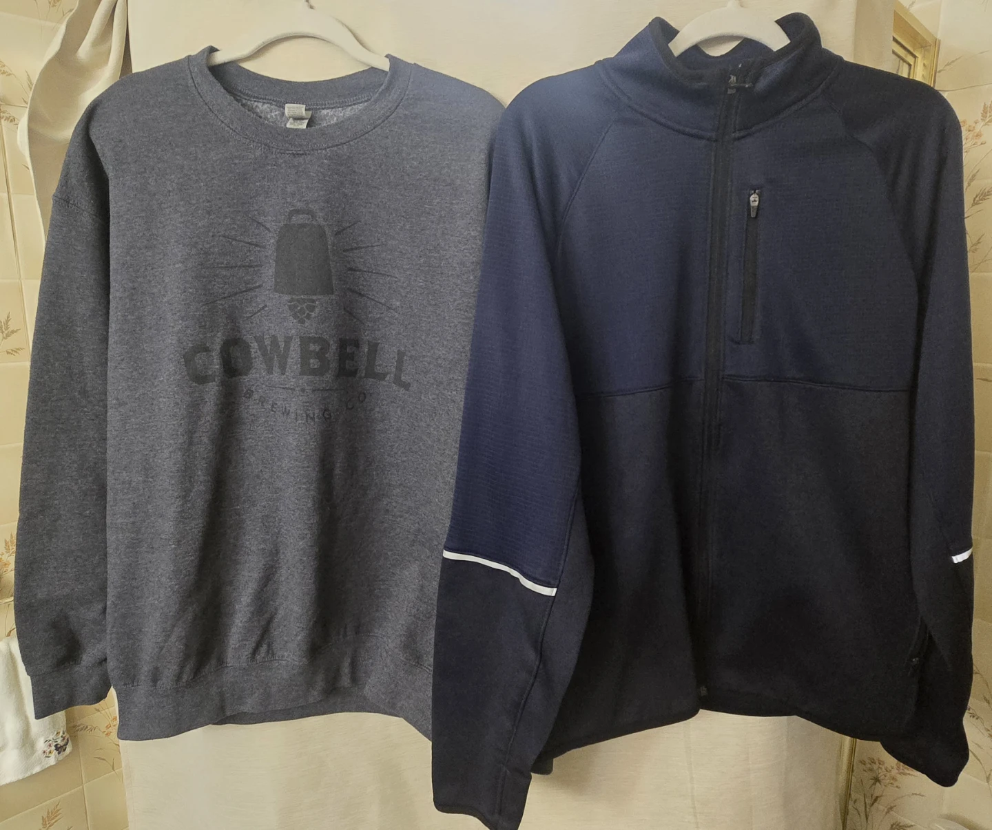 LARGE Men's Hoodie, Sweatshirt, Zip-Up and T-Shirts(3).  EUC. - photo 3
