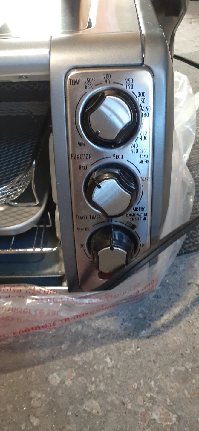 Hamilton Beach Easy Reach Sure-Crisp Air Fry Toaster Oven - photo 3