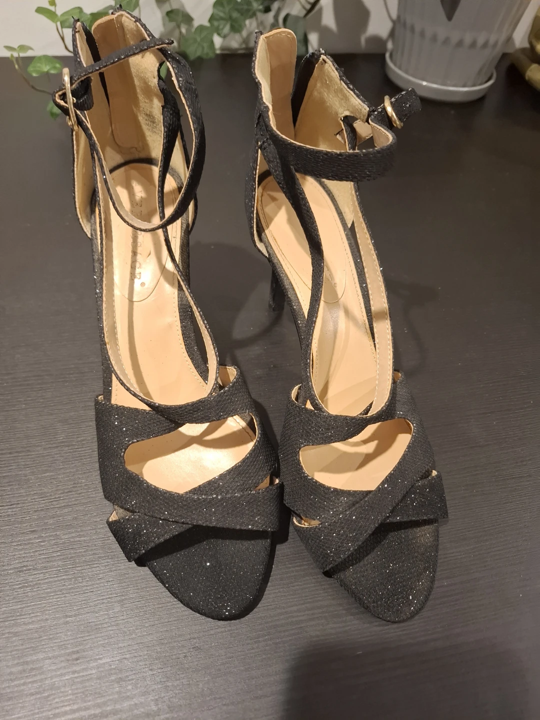 Avery & Sage Black Glitter Heels