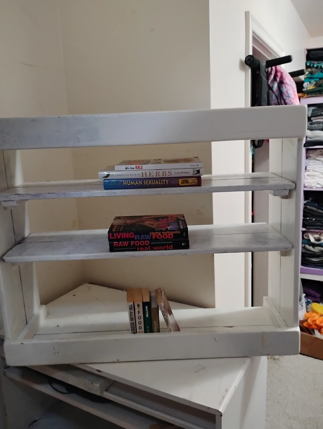 White Wooden bookshelf Shelf - photo 2