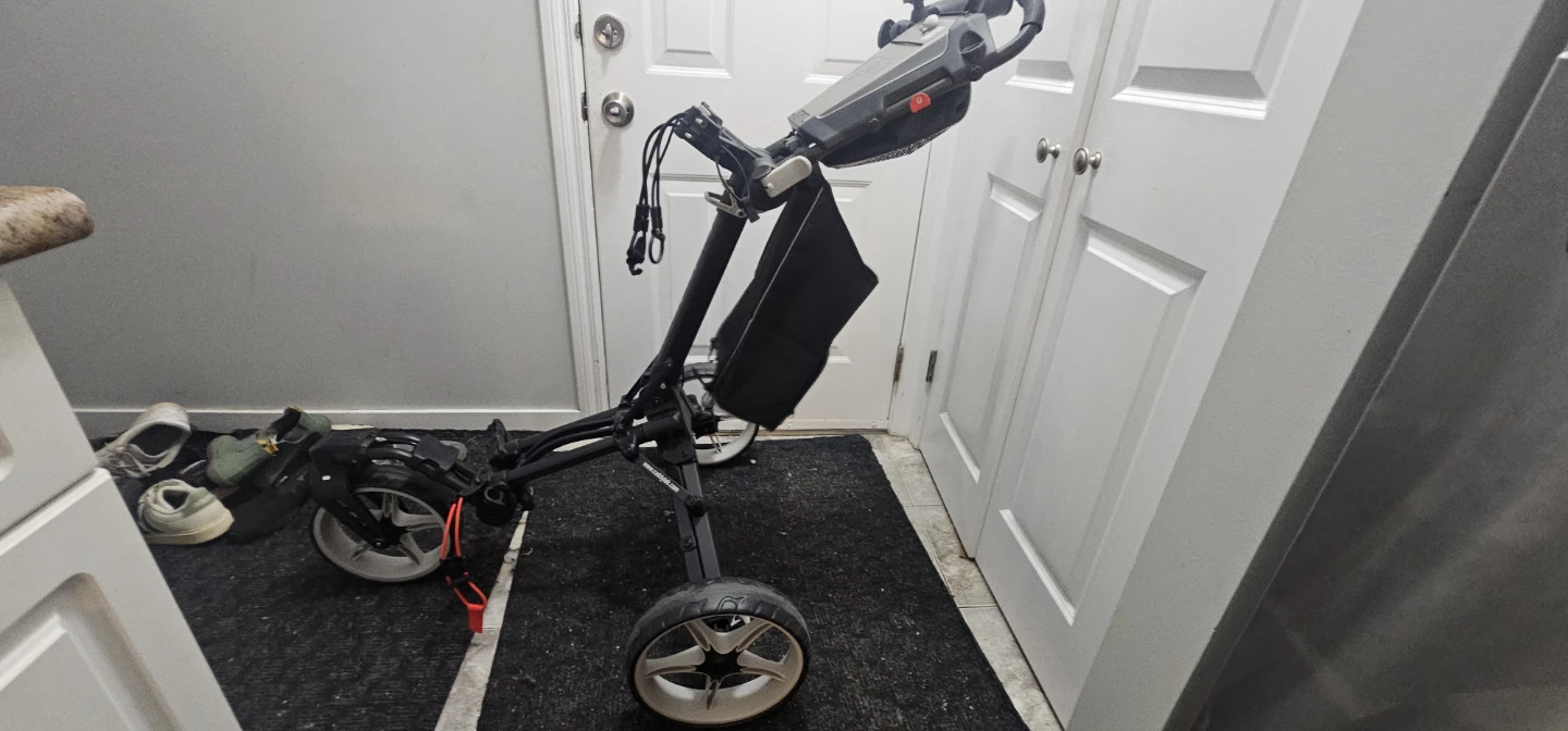 Golf bag wheels