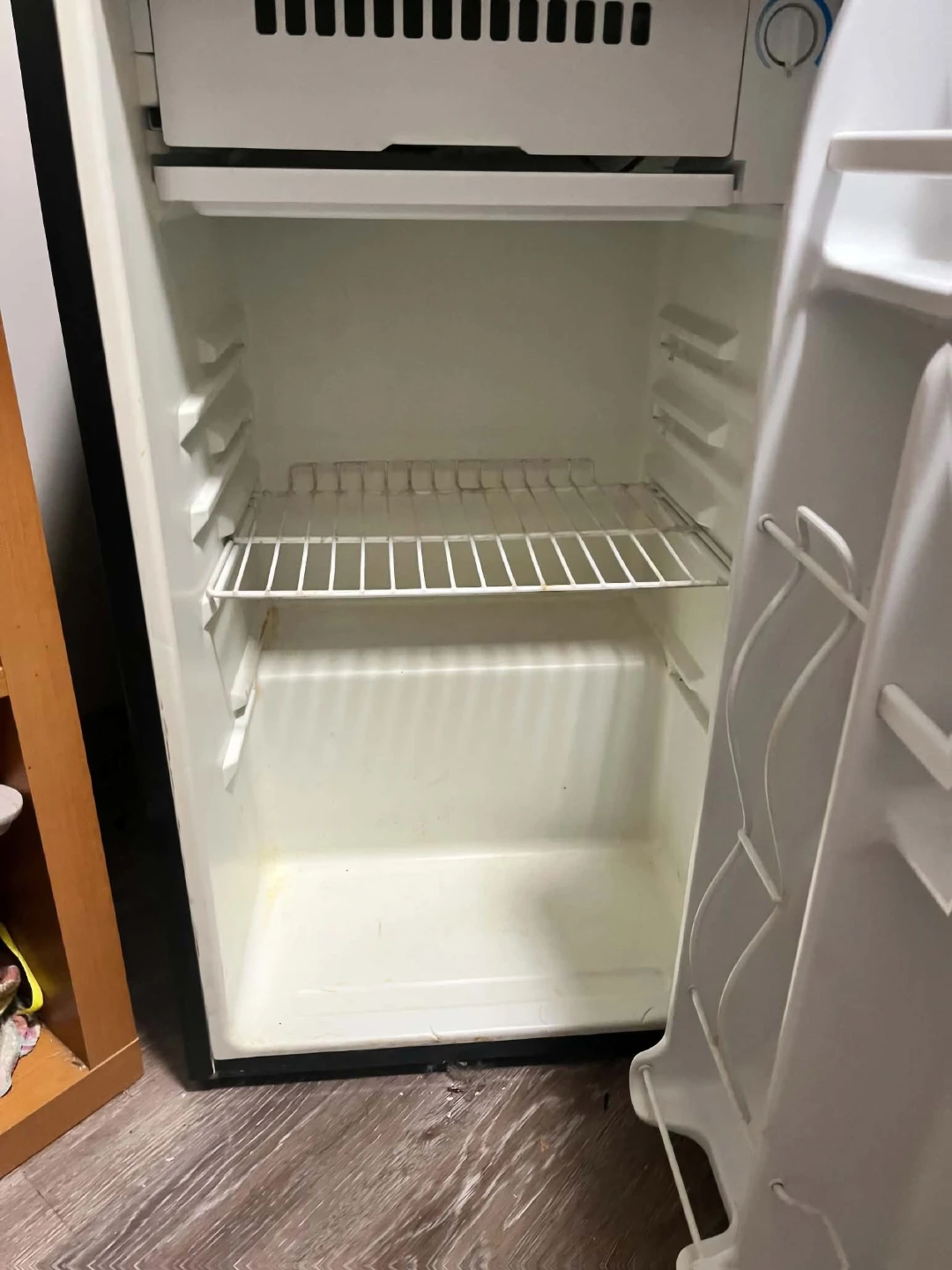 Molson Canadian Mini Fridge (Large) — Works Great - photo 2