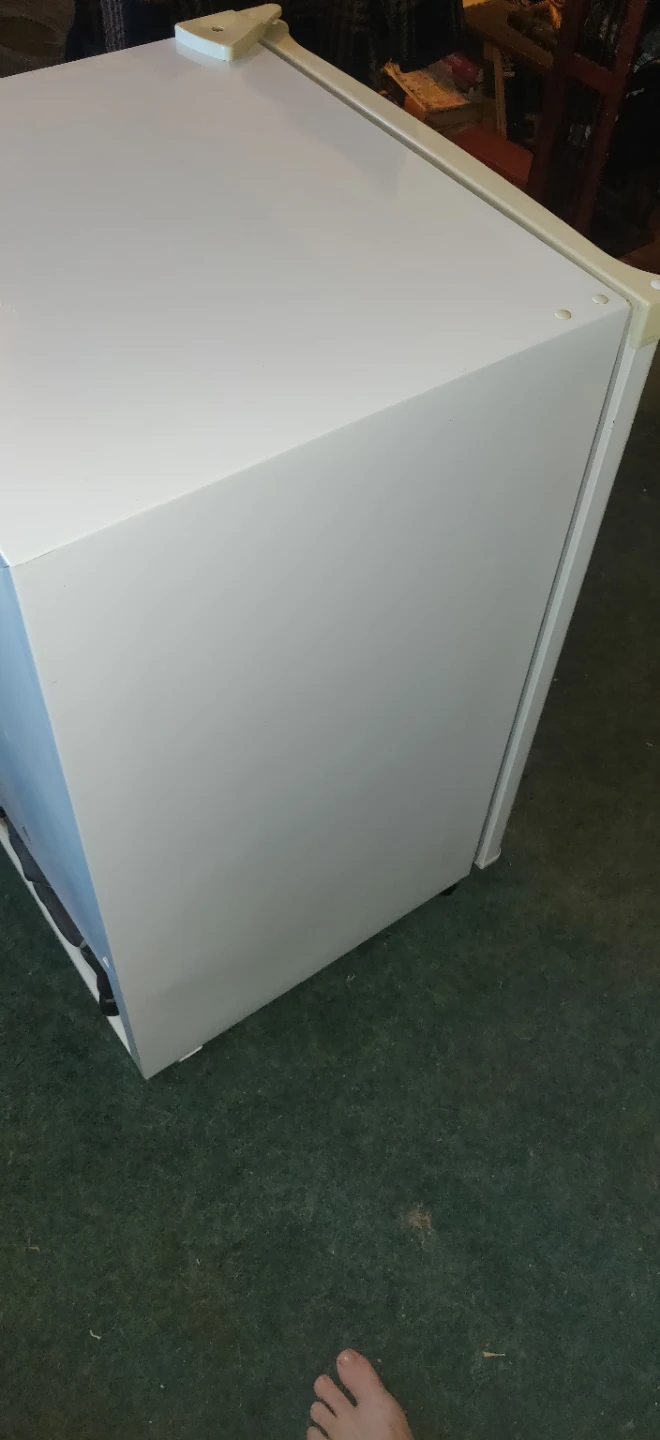Danby Compact Mini Fridge - photo 4