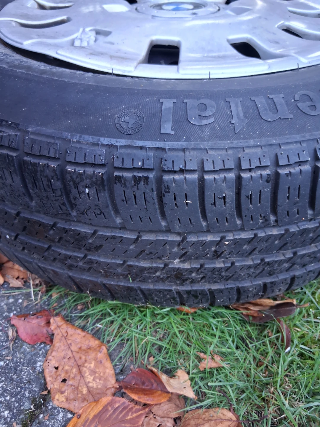 Set of 4 Continental Tires with BMW Rims - photo 2