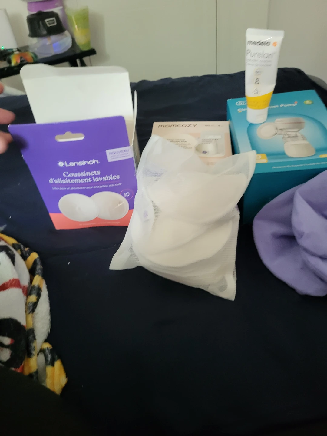 Breastfeeding bundle: Pump, storage bags, pads, and cream - photo 2