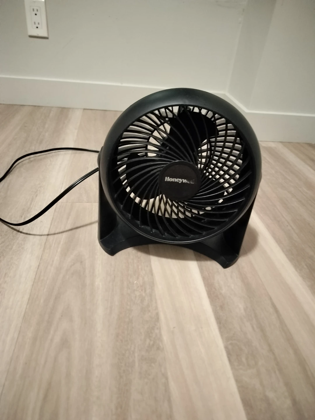 Honeywell TurboForce Air Circulator Fan - photo 2