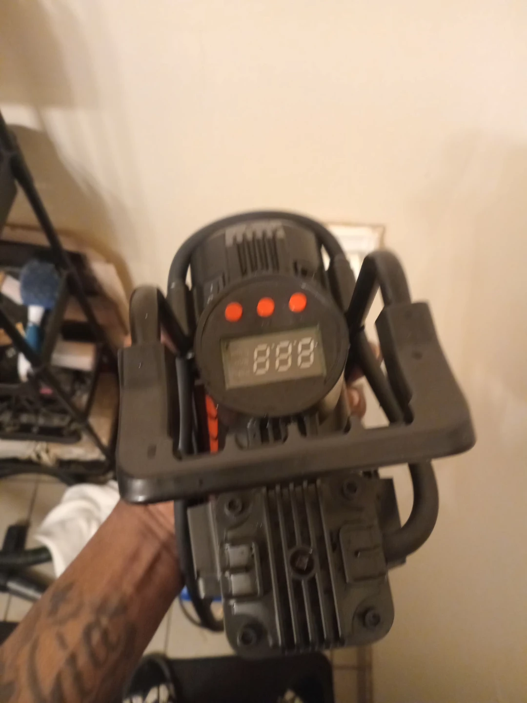 Motomaster tire inflator - photo 3