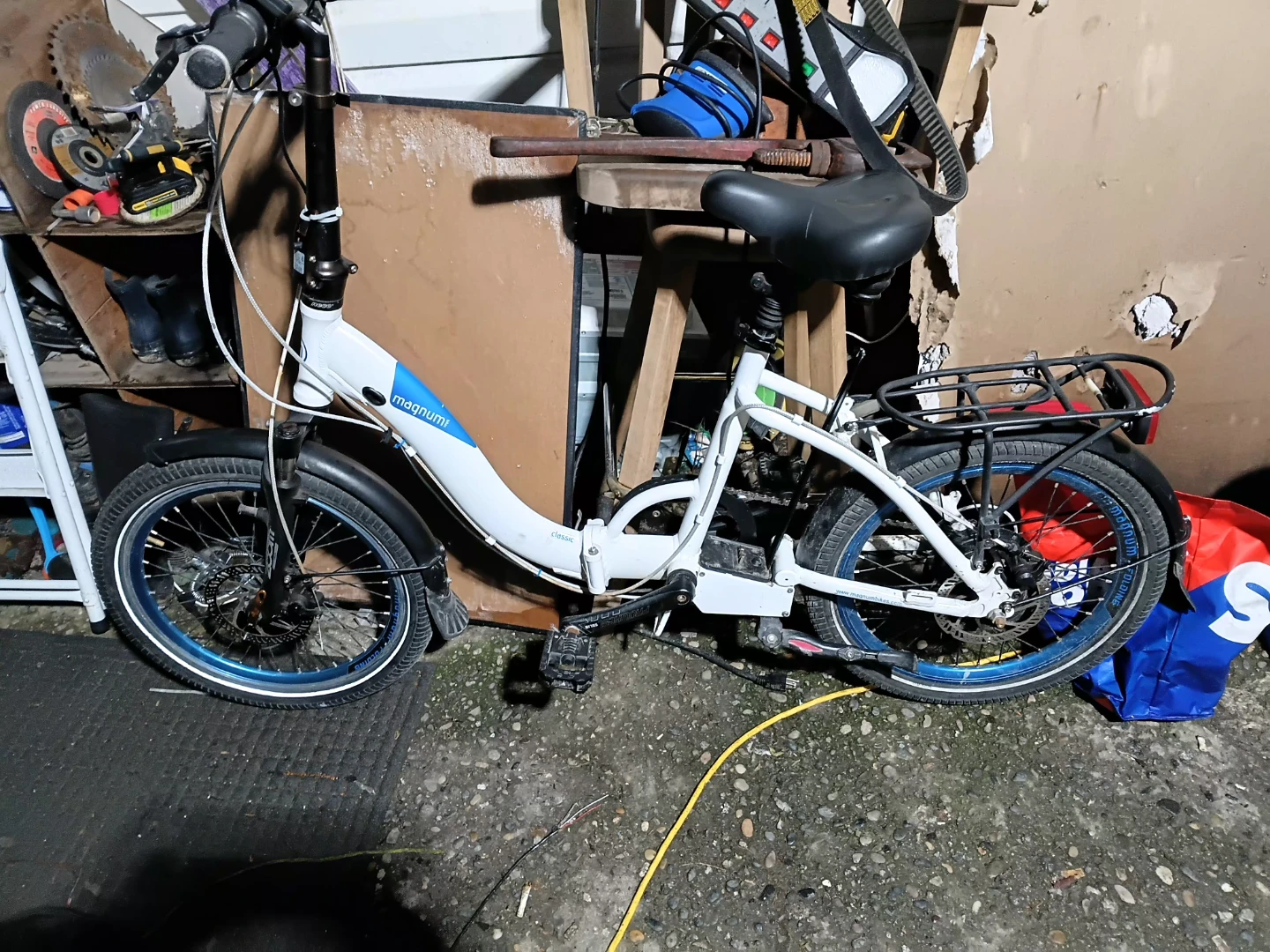 Magnum folding E-bike