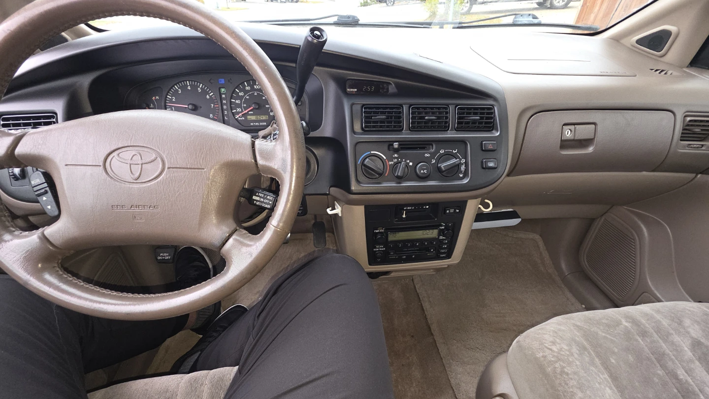2000 Toyota Sienna LE – Low Kms! - photo 4