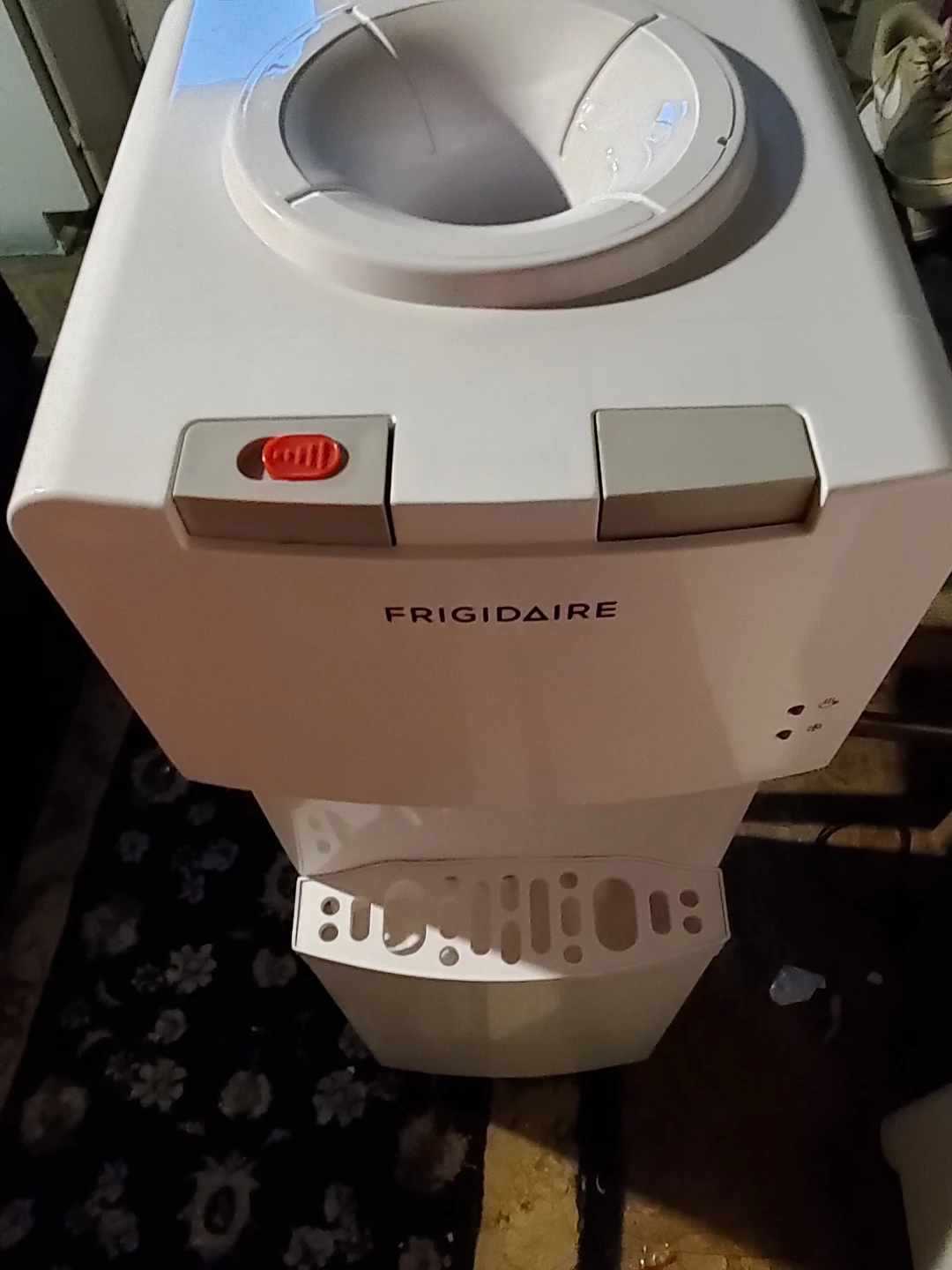 Frigidaire Water Dispenser EFWC498 - photo 4