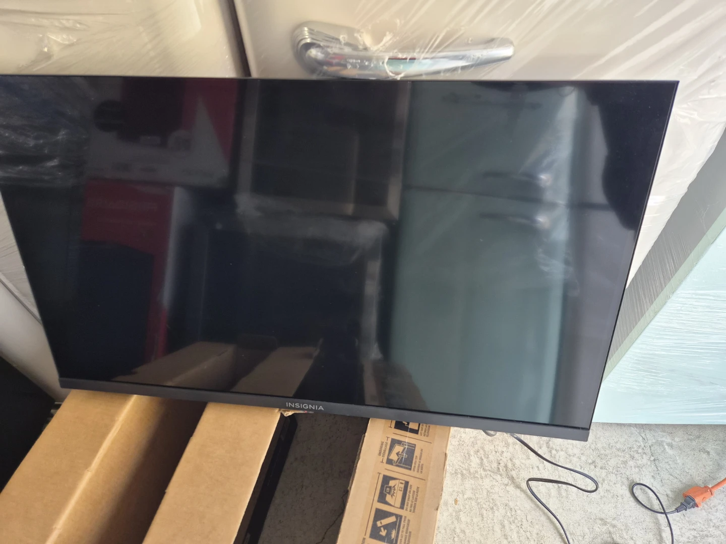 32" INSIGNIA FHD 1080p FIRE TV SMART TV on SALE - photo 2