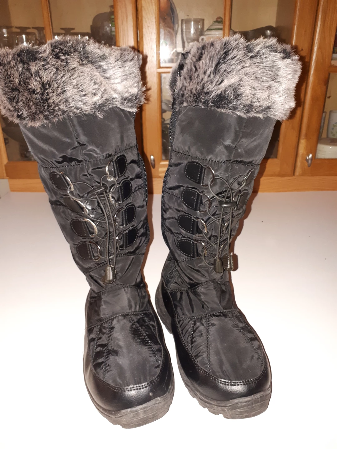 82 North Black Winter Boots Size 8