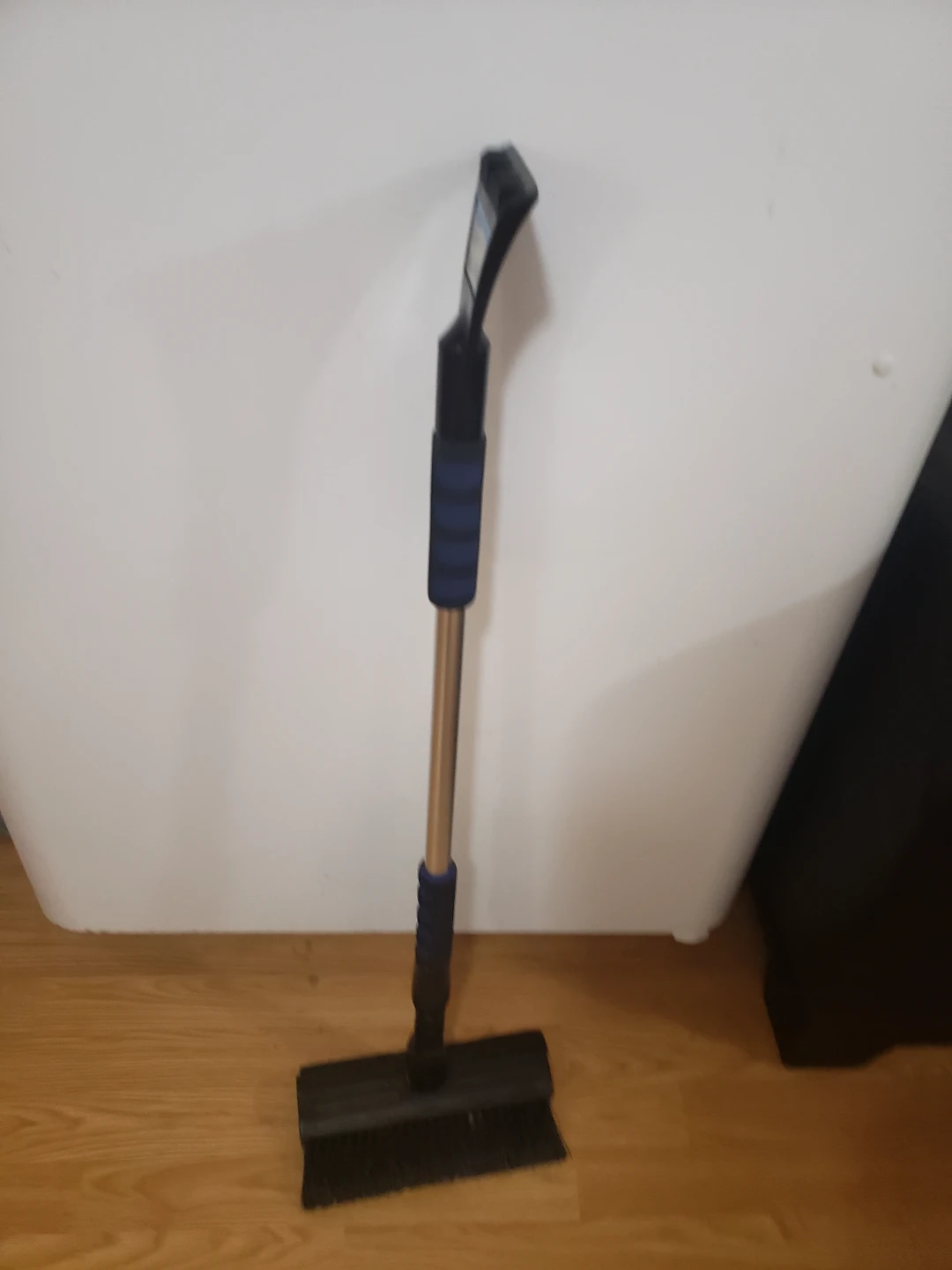 Certified Telescopic Snowbrush with Pivoting Head - photo 2