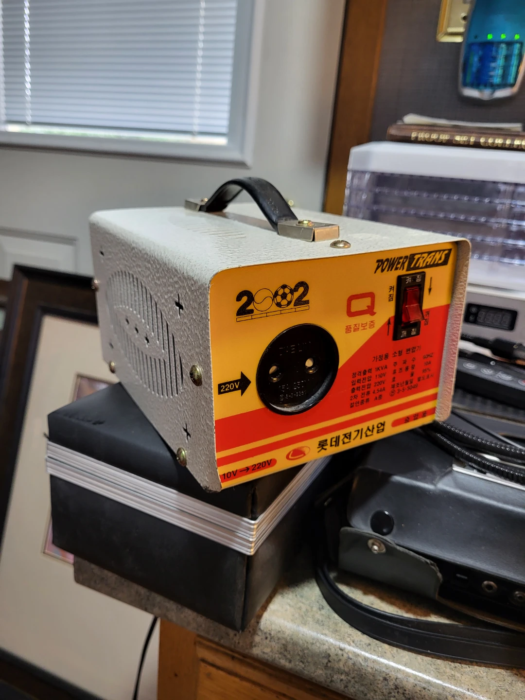 Lotte Power Trans 1KVA Voltage Converter - photo 2
