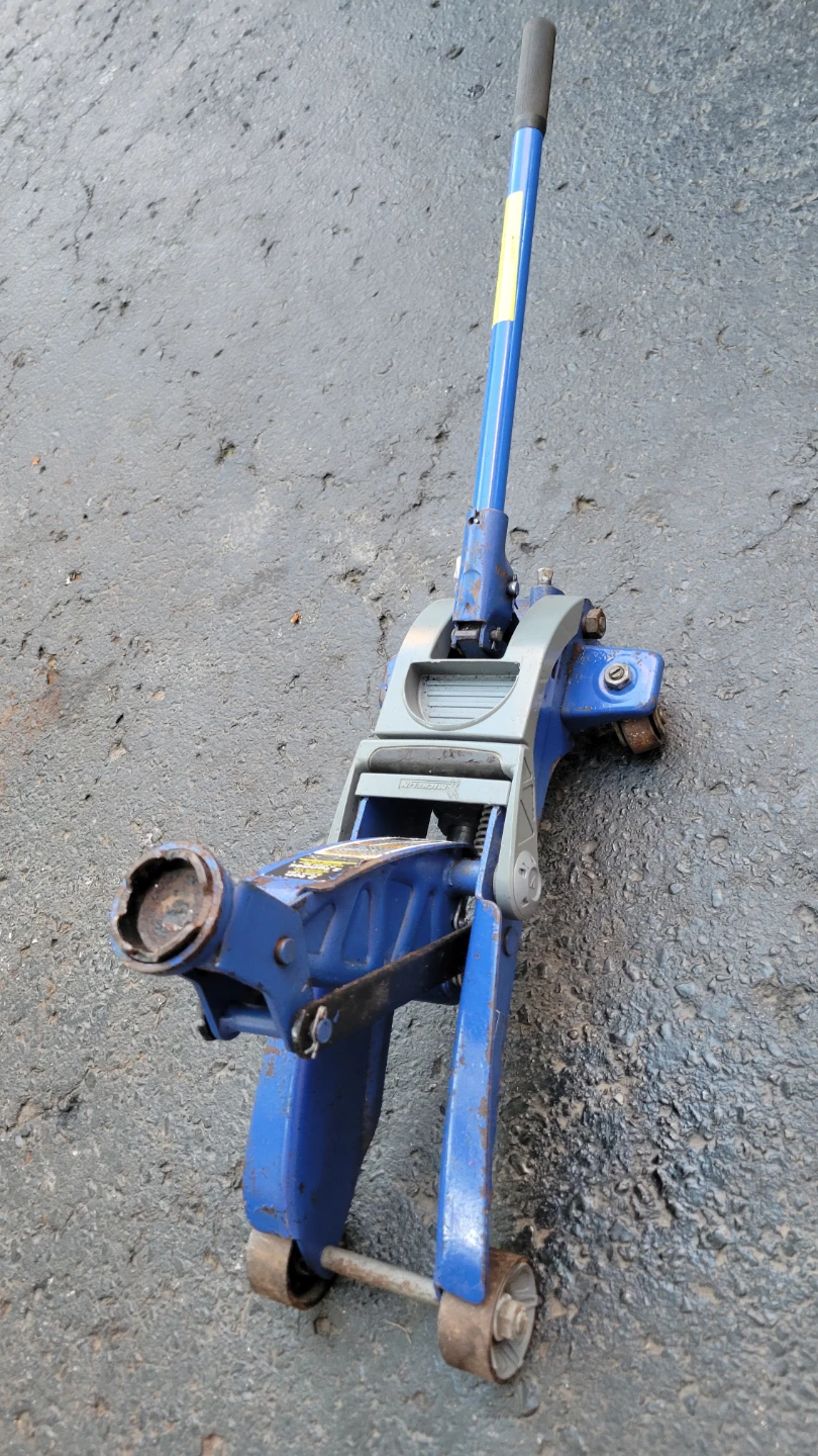Michelin 2 Ton Hydraulic Floor Jack - photo 3