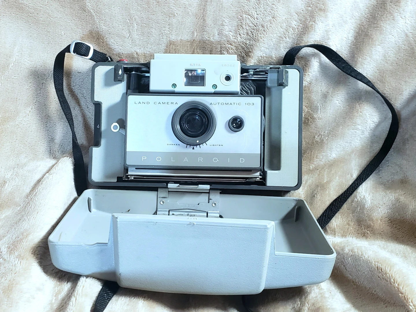 Vintage Polaroid Automatic 103 Land Camera with Carrying Case - photo 2