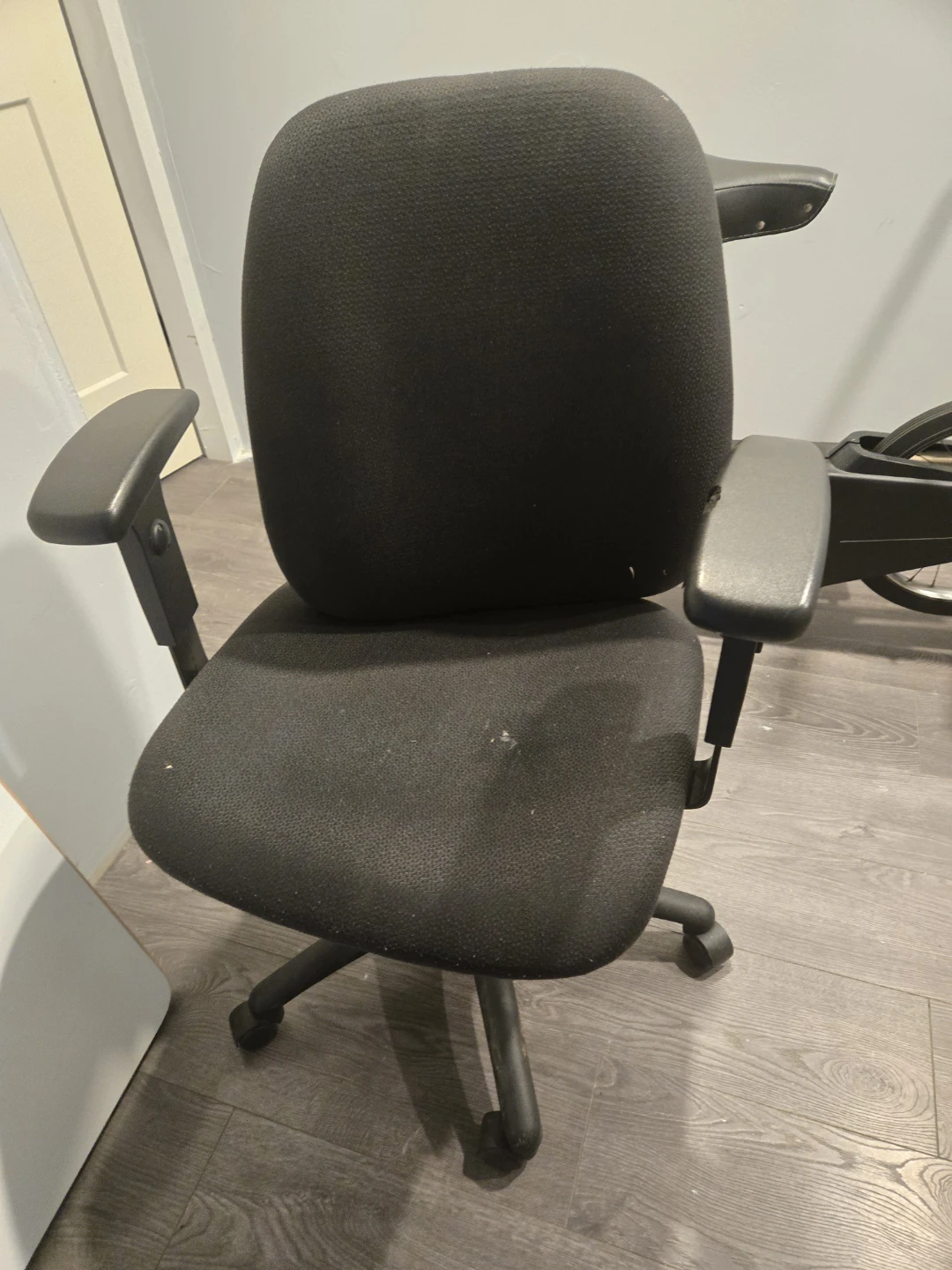 Black adjustable office task chair - photo 3