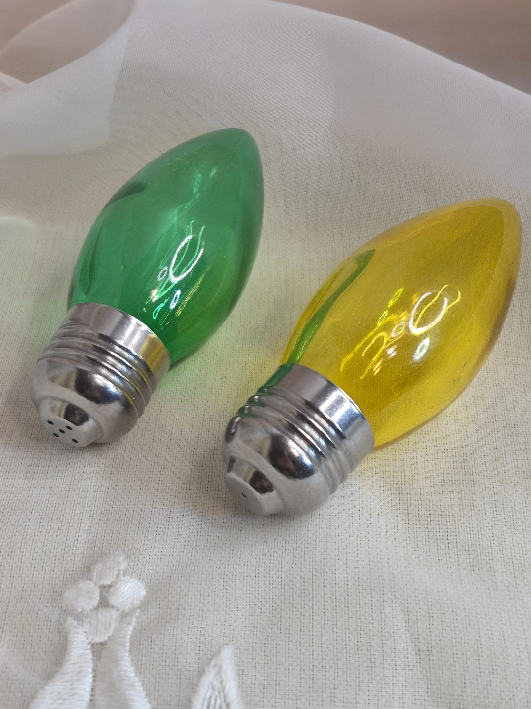 So Cute Glass Vintage Christmas Lights Salt & Pepper Set - photo 4