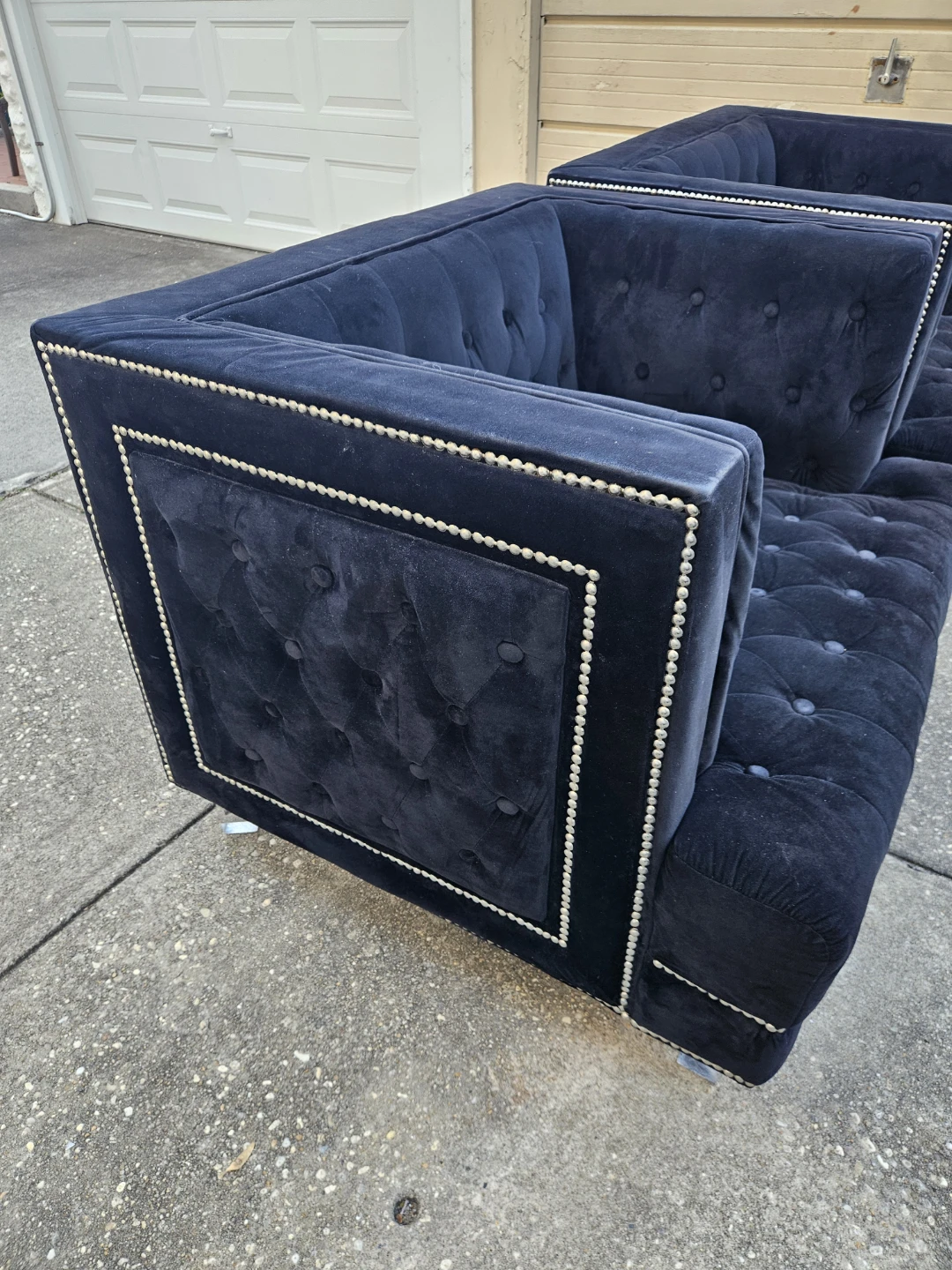 2 beautiful black velvet large chairs - photo 4