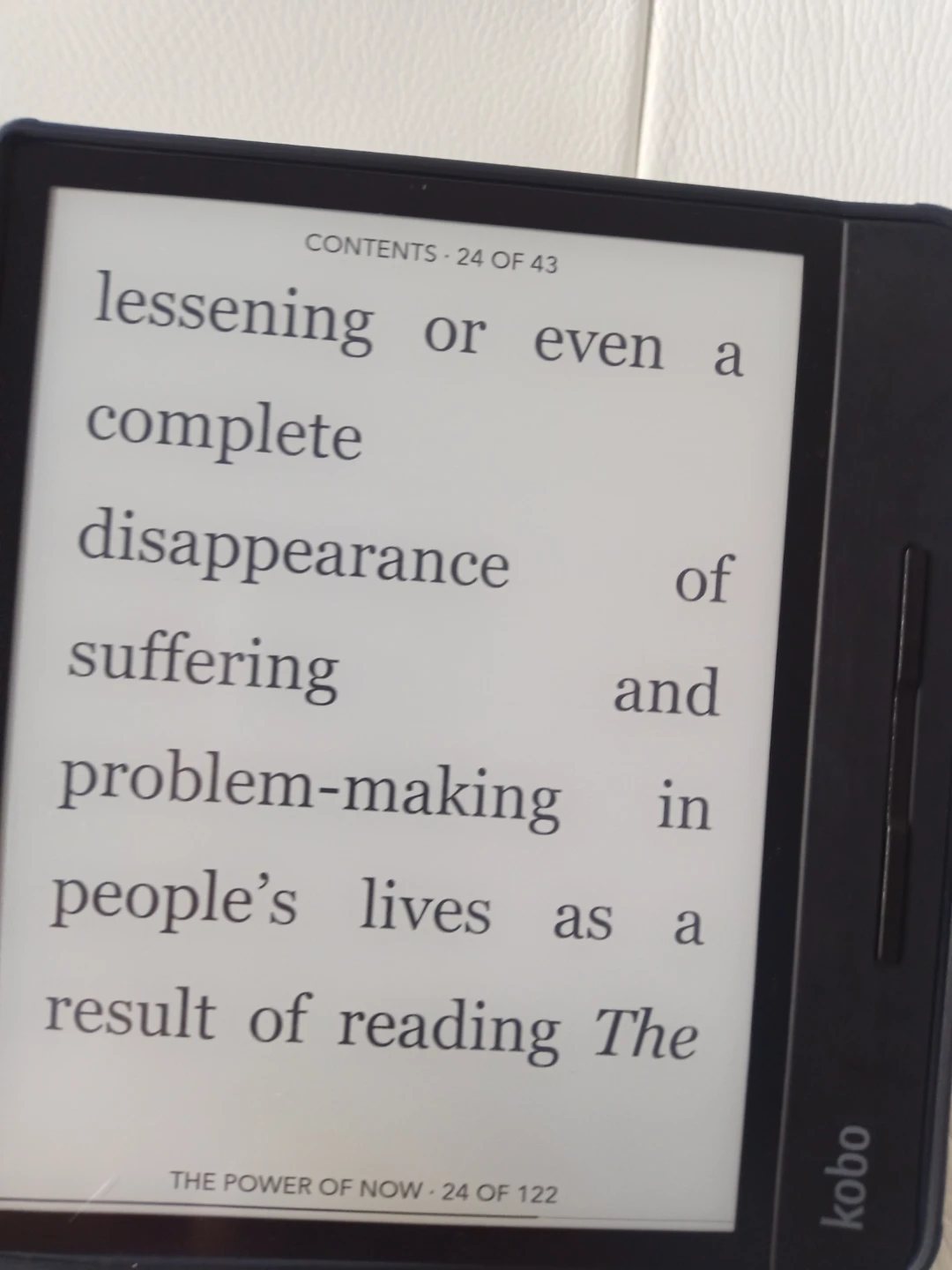 Kobo Forma  8" e-reader with brand new case & cable - photo 2