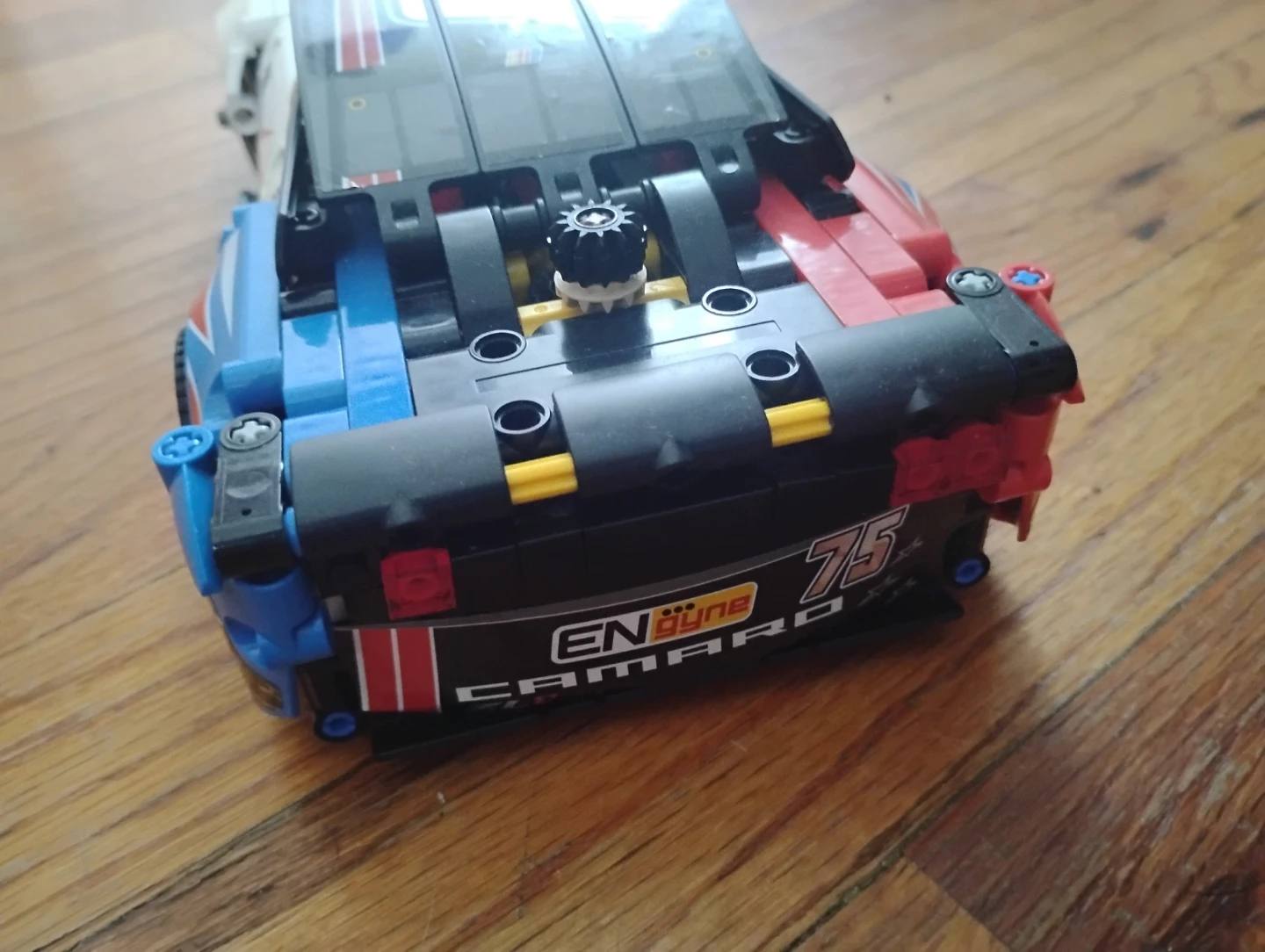 LEGO Technic NASCAR Next Gen Chevrolet Camaro ZL1 - photo 4