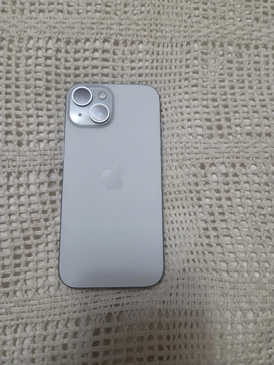 Two Apple iPhone 15's - photo 5