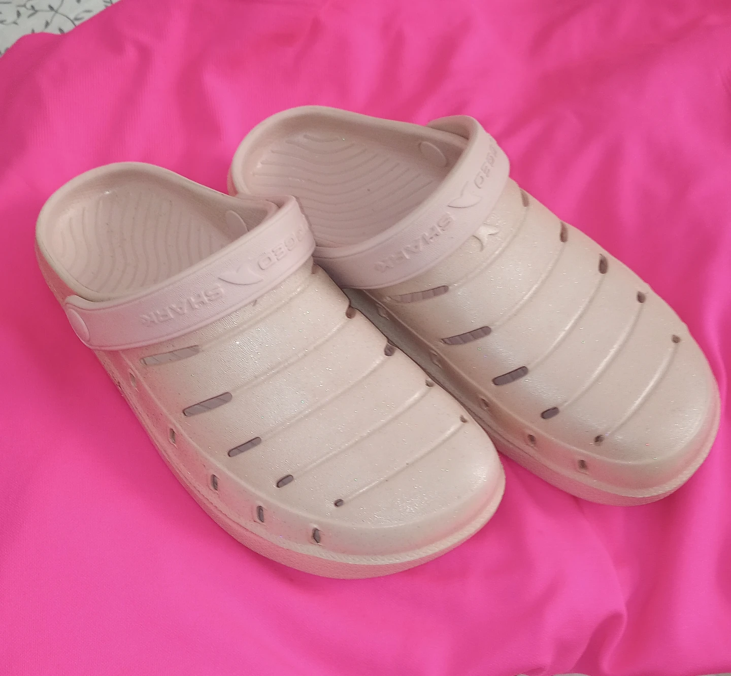 Rugged Shark Pink Glitter Clogs - photo 2