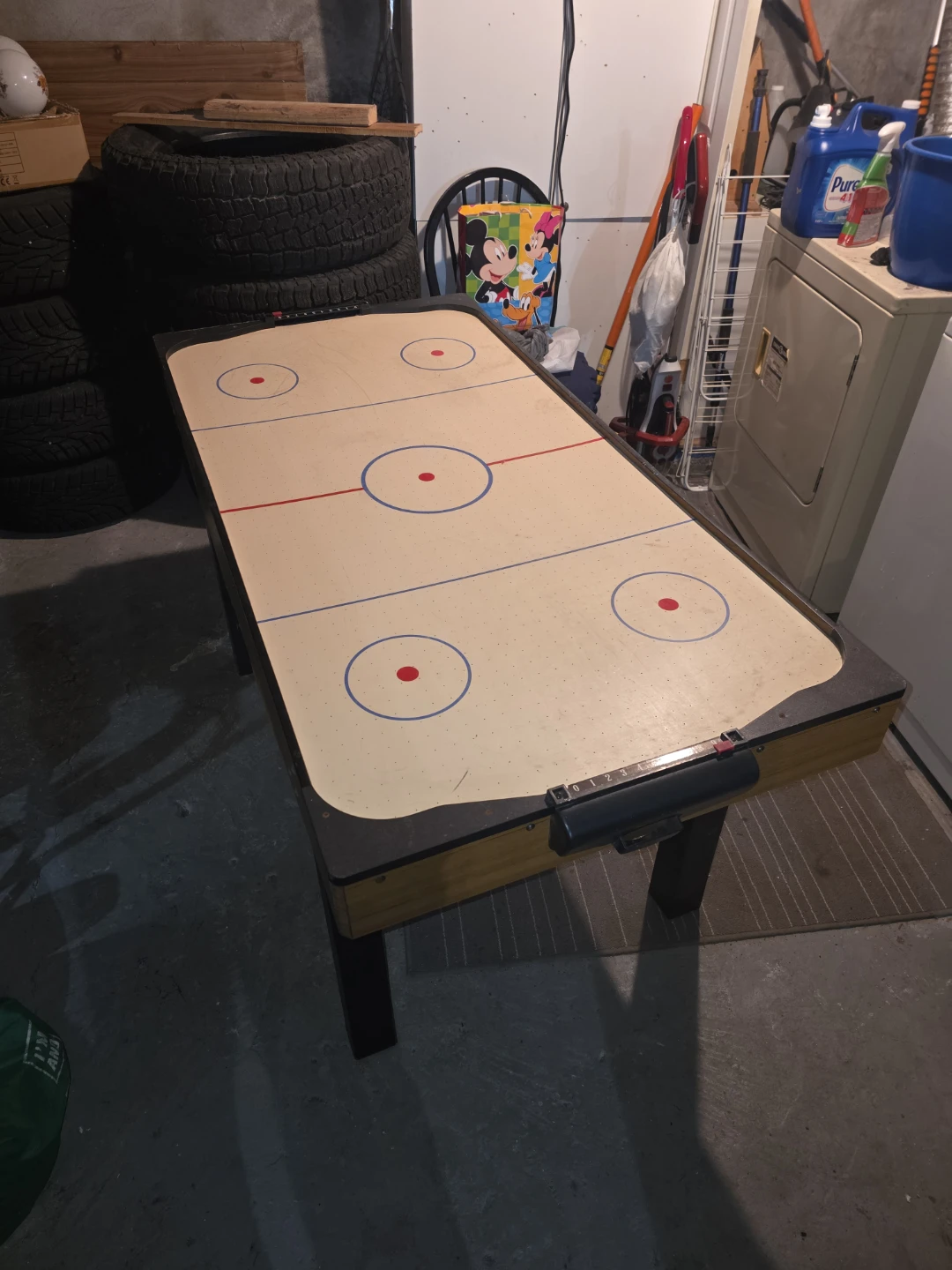 Air hockey table