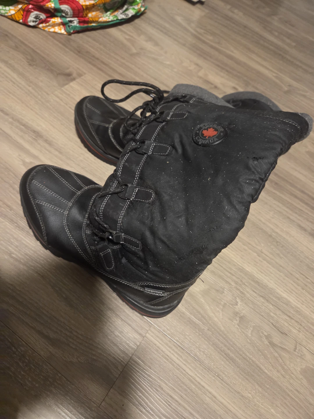 Winter boots size 8, women