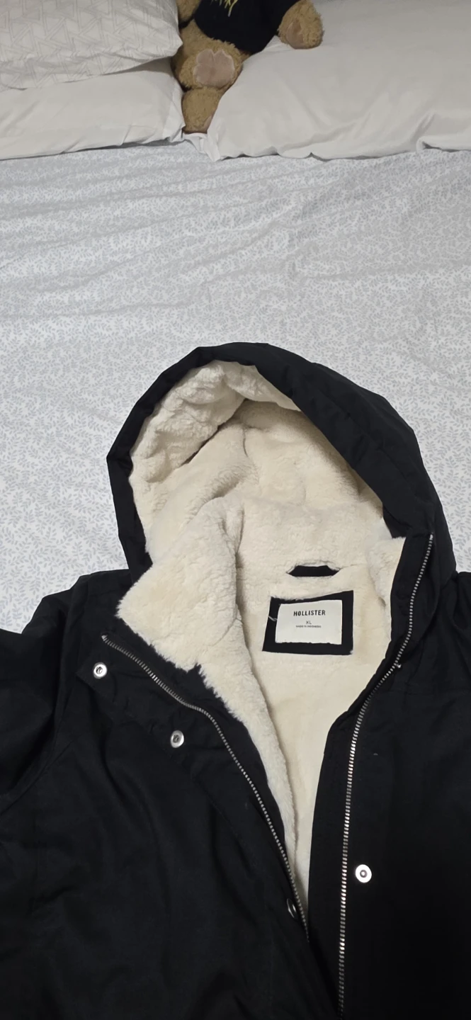 Hollister black sherpa-lined hooded parka - photo 3