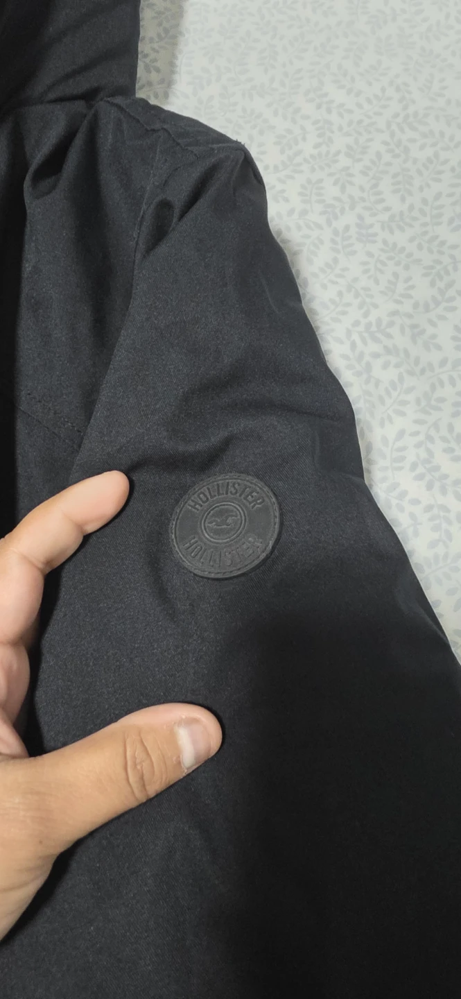Hollister black sherpa-lined hooded parka - photo 4