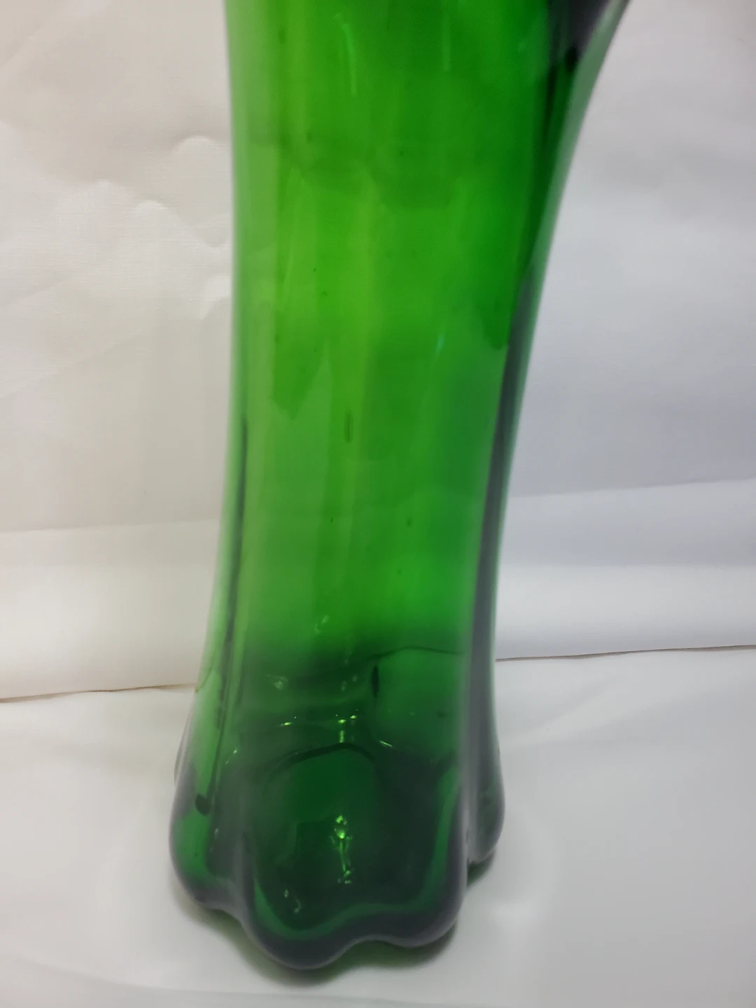 Vintage 10 1/2" Hand Blown Glass Swung Vase Dark Green 8 Finger - photo 3