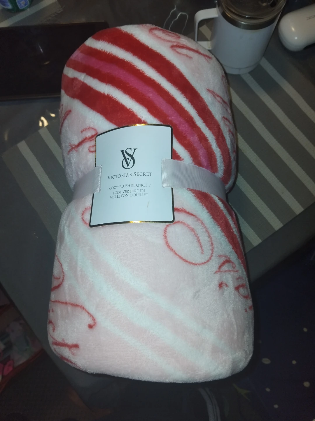 Victoria's Secret Cozy Plush Blanket - photo 2