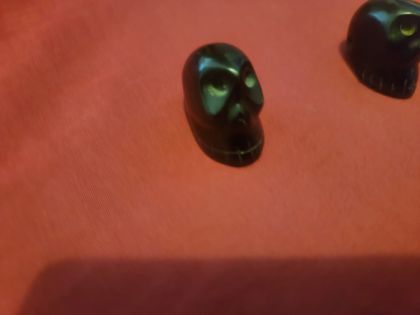 2 miniature onyx skulls - photo 2