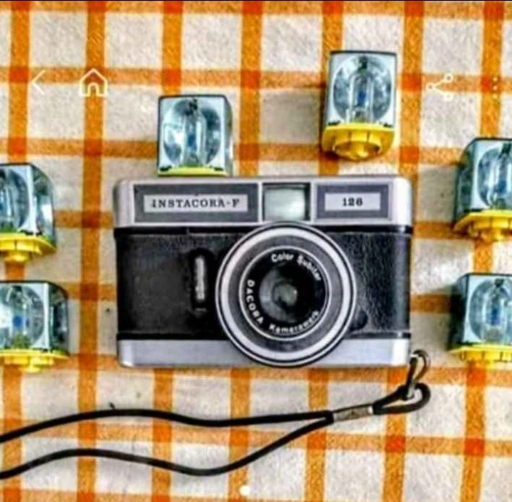 Dacora Instacora-F 126 Camera with Flash Cubes