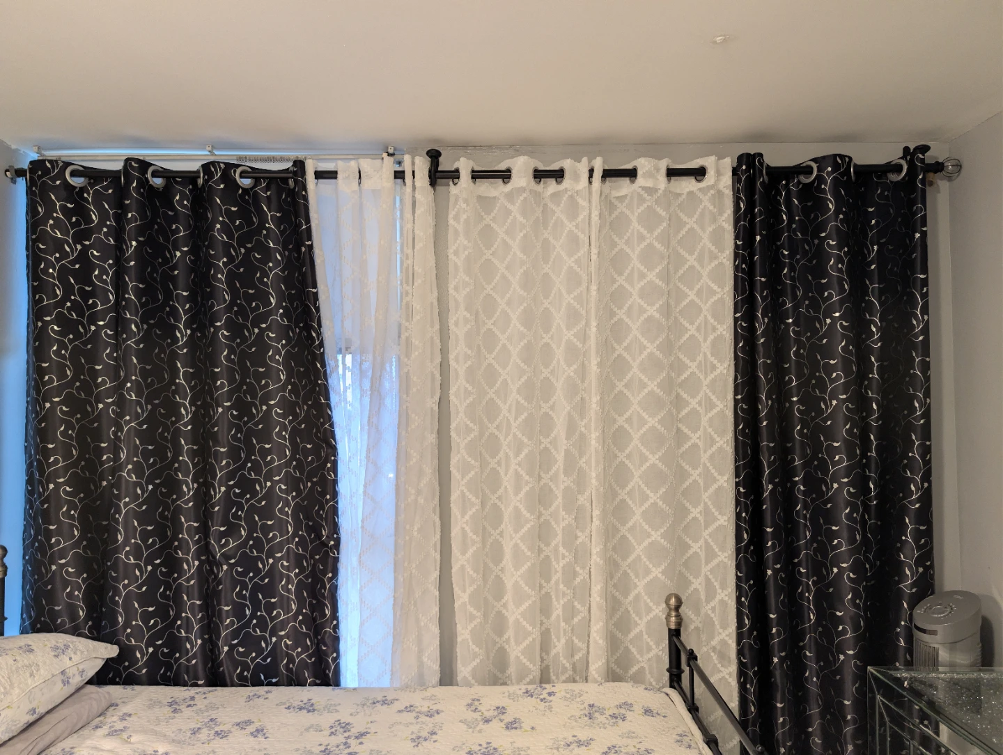 Set of black floral and white patterned curtains - photo 2