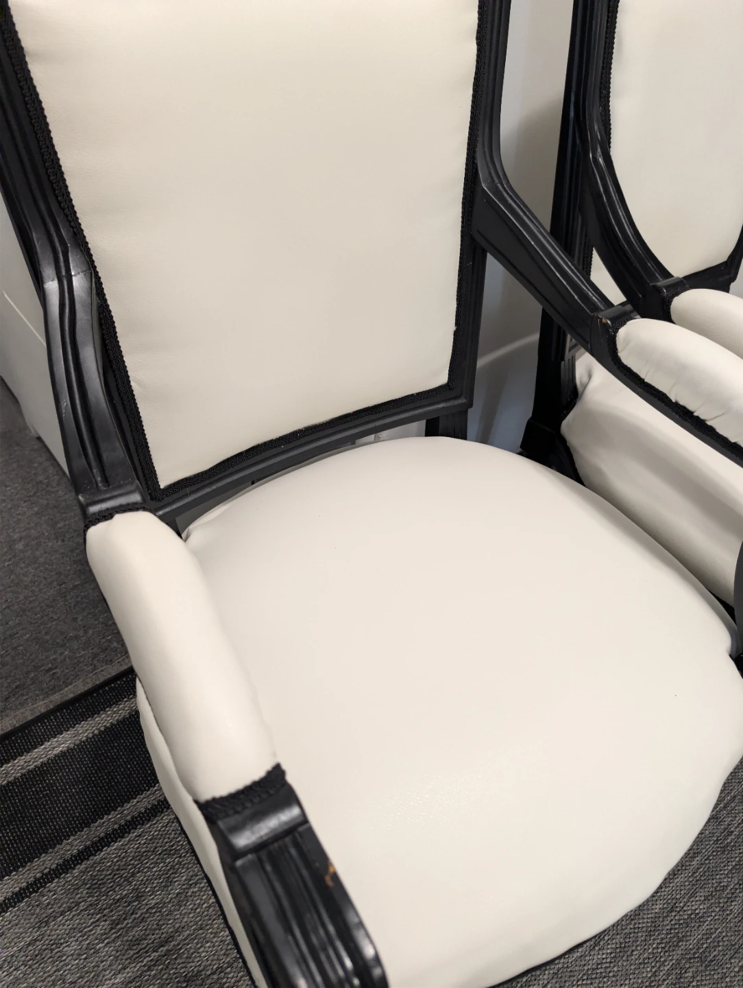 Two black and white accent chairs - photo 4