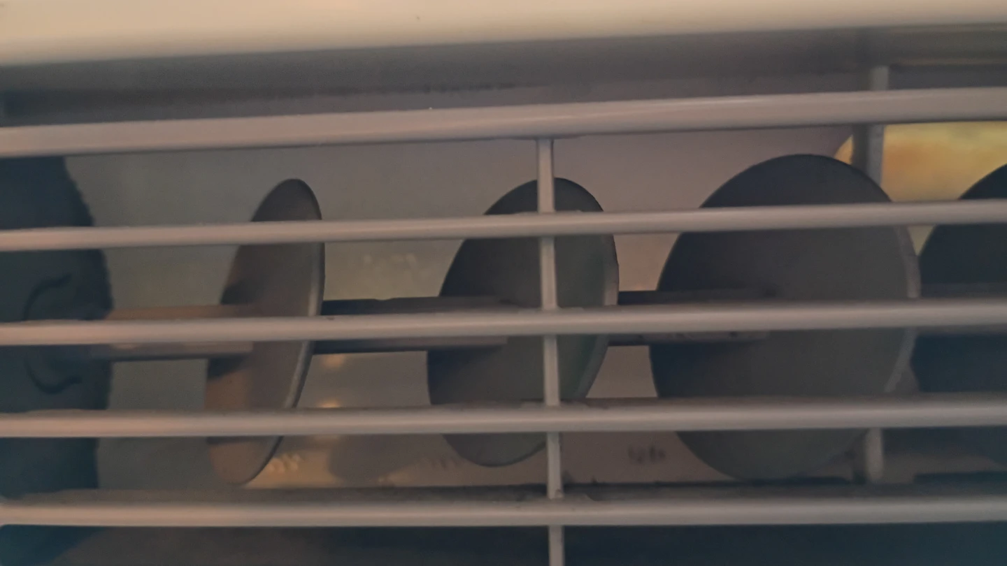 Frigidaire Window Air Conditioner - photo 3